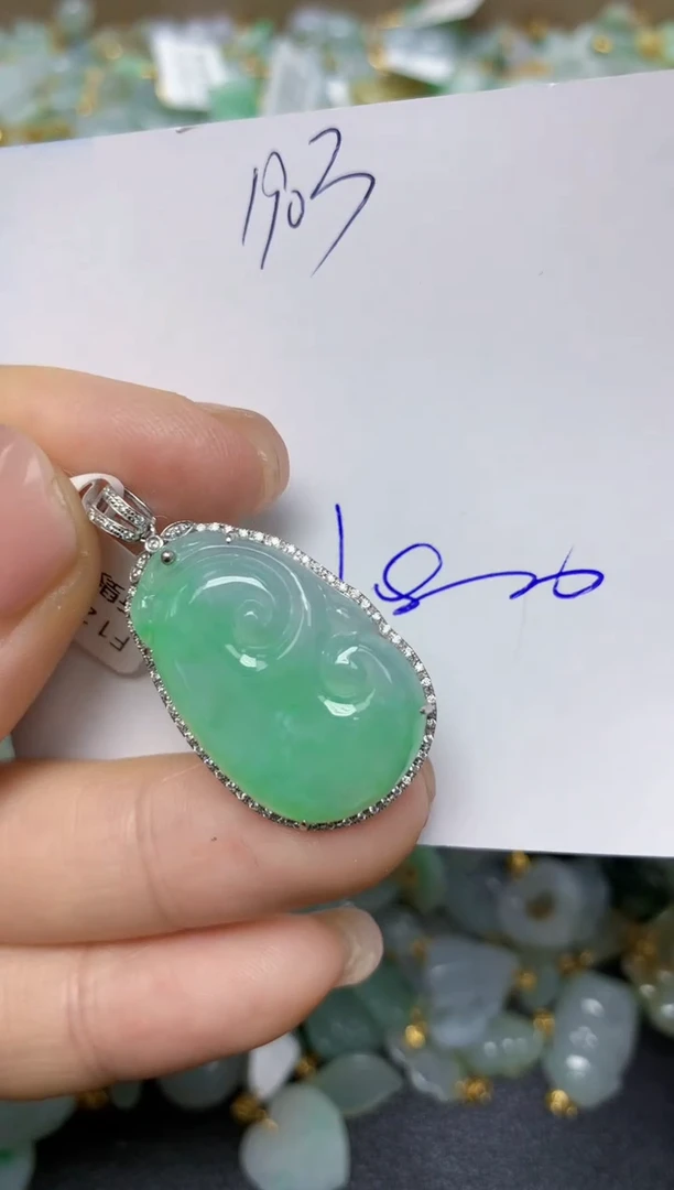 【闪购商品】翡翠挂件18K金镶嵌 天然翡翠A货