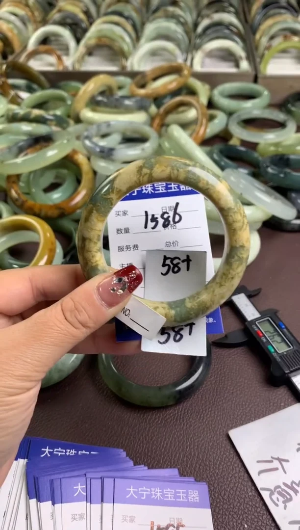 【闪购商品】蛇纹石玉手镯未镶嵌1586
