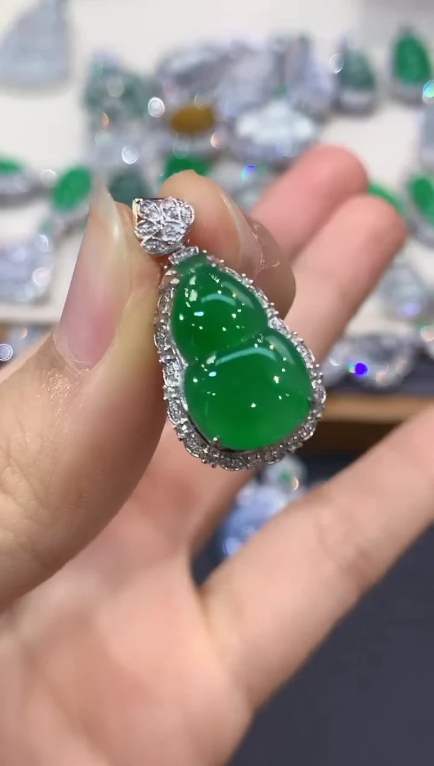 吊坠(不含链)18K金镶嵌翡翠B190