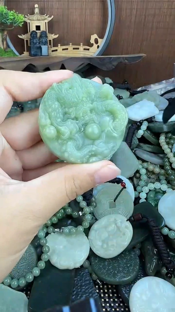 和田玉未镶嵌颈饰1
