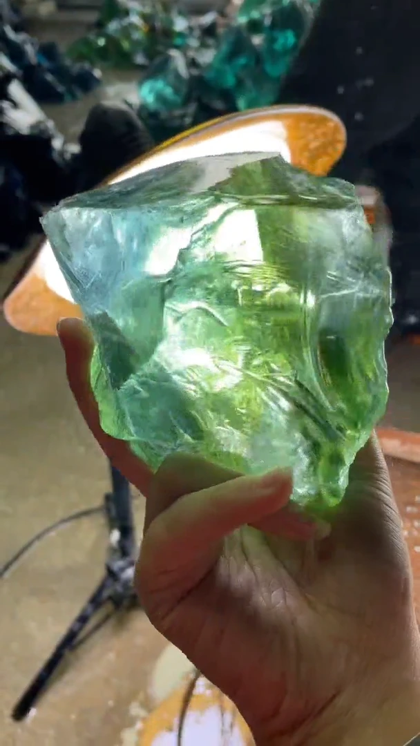 新疆彩石摆件奇石。