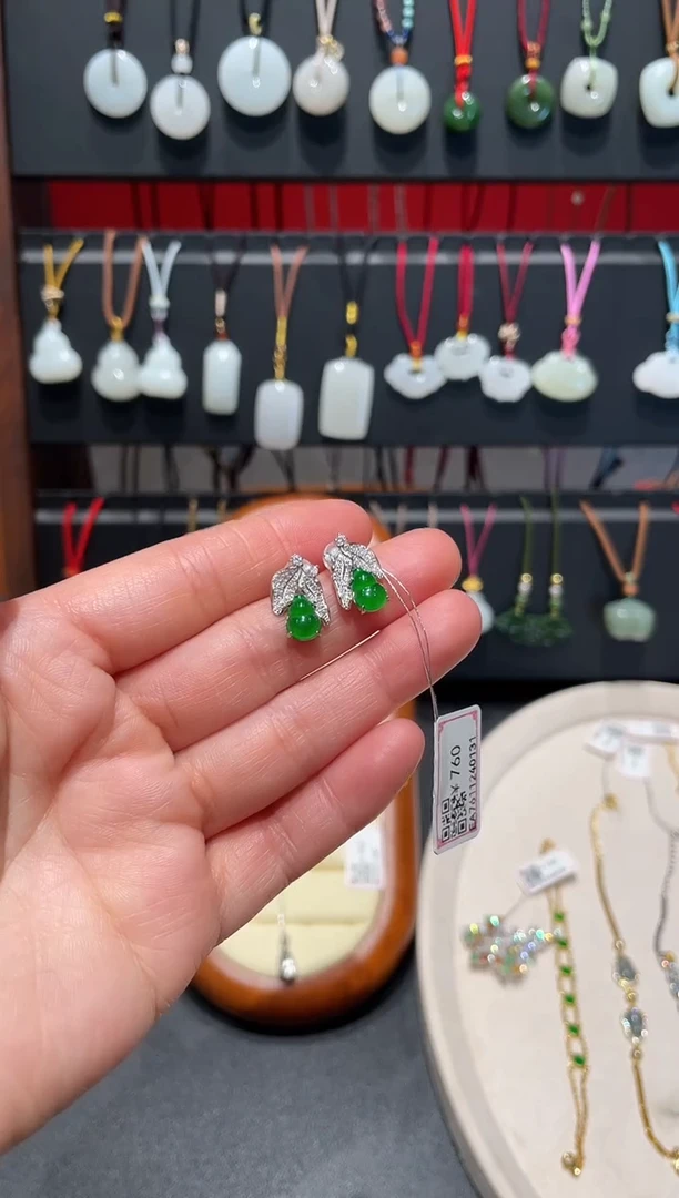 银S925镶嵌翡翠耳饰葫芦耳钉