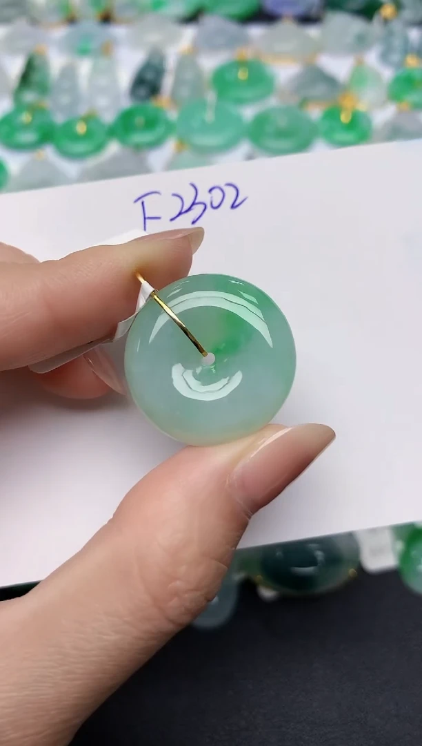 颈饰18K金镶嵌翡翠 天然缅甸A货翡翠百元以上9元证书费自理