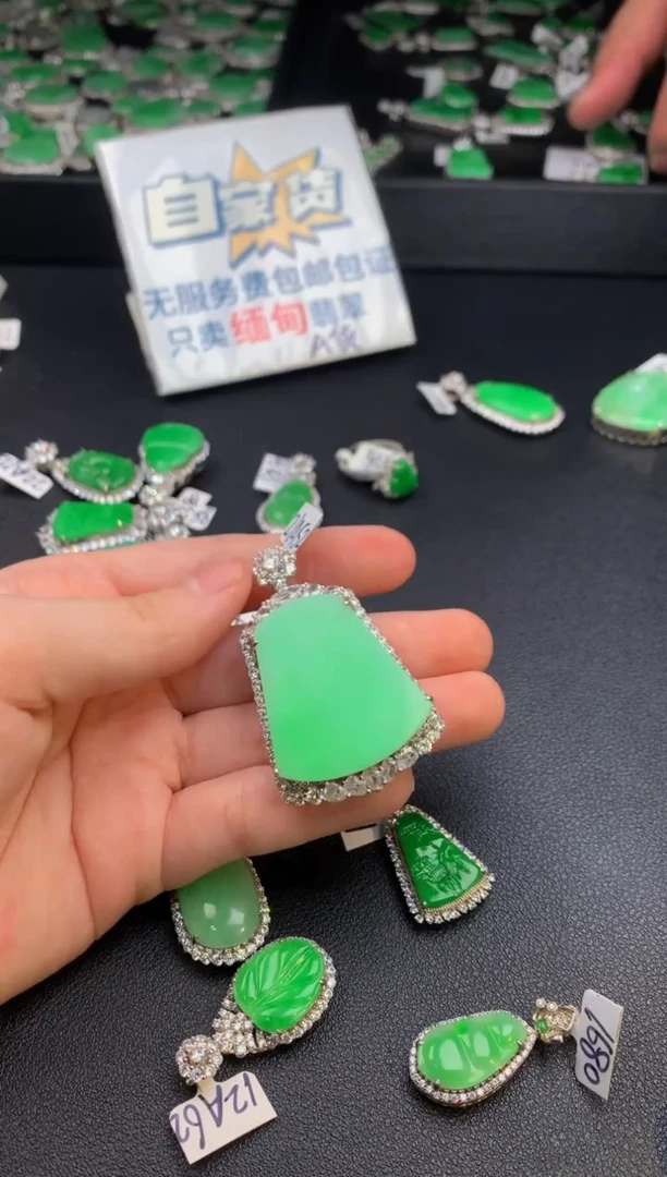 【闪购商品】翡翠颈饰银S925镶嵌翡翠