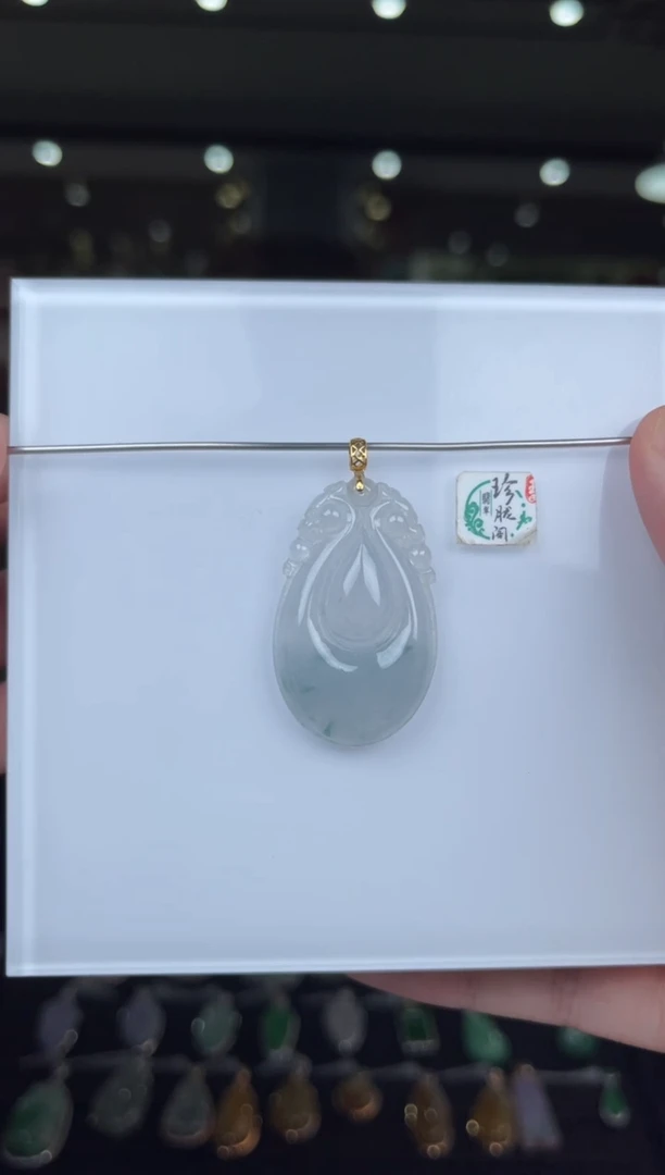 颈饰18K金镶嵌翡翠210号标签撕毁不退换