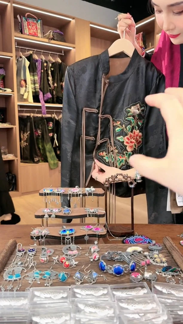 【闪购商品】织绣L635黔东南苗族刺绣