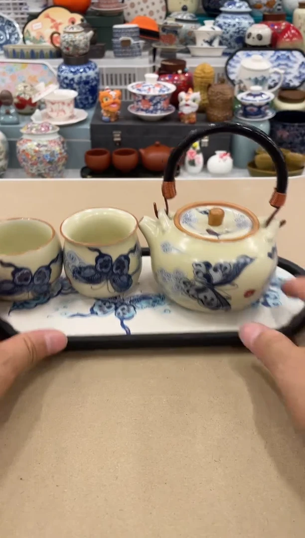 瓷片瓷心匠物直播间福利蝶恋花提壶