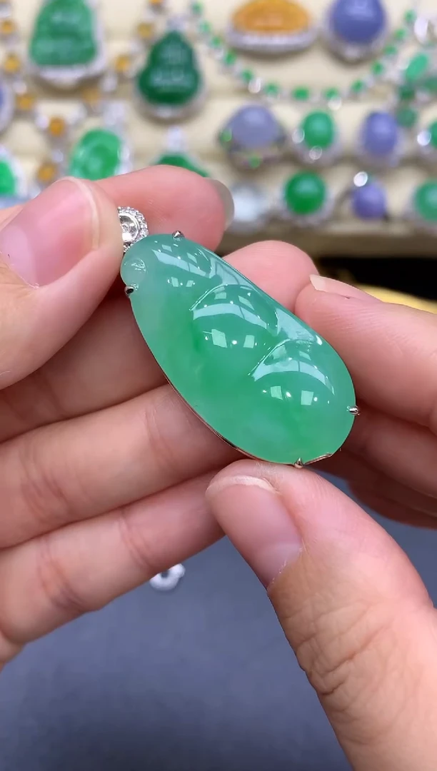 颈饰18K金镶嵌翡翠4892-中国好珍宝