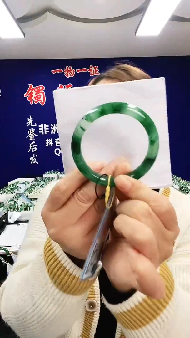 未镶嵌手镯石英质玉（非洲翠）1