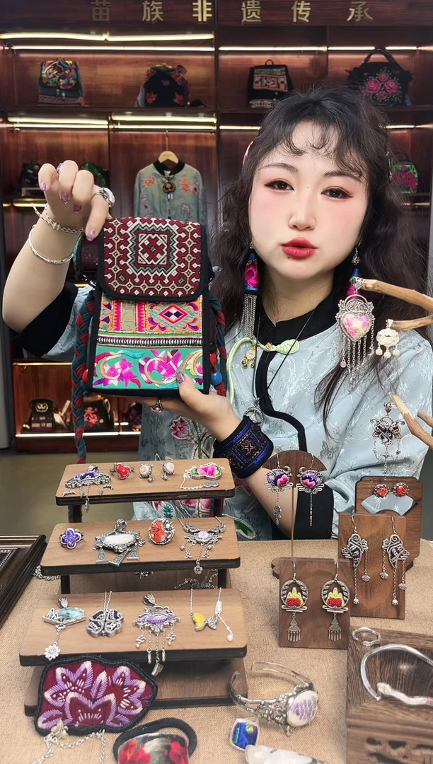 【闪购商品】织绣A04黔东南苗族刺绣