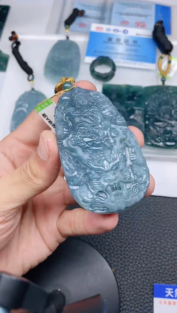 颈饰未镶嵌翡翠