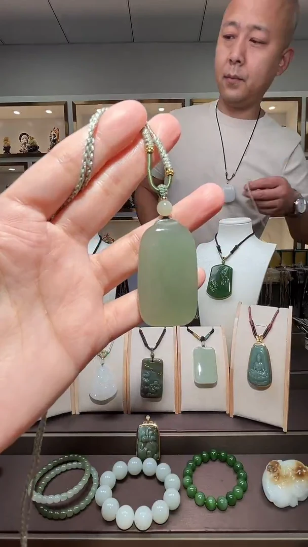 和田玉未镶嵌颈饰苏