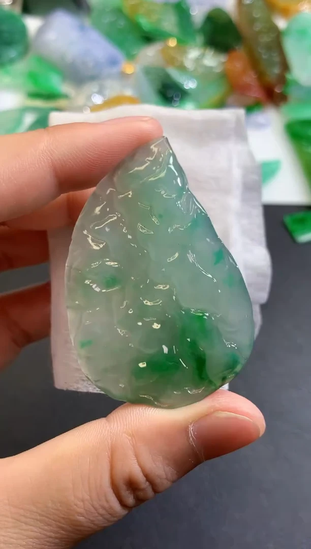 翡翠未镶嵌吊坠(不含链)5622