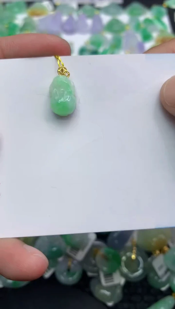 翡翠18K金镶嵌颈饰1111111111