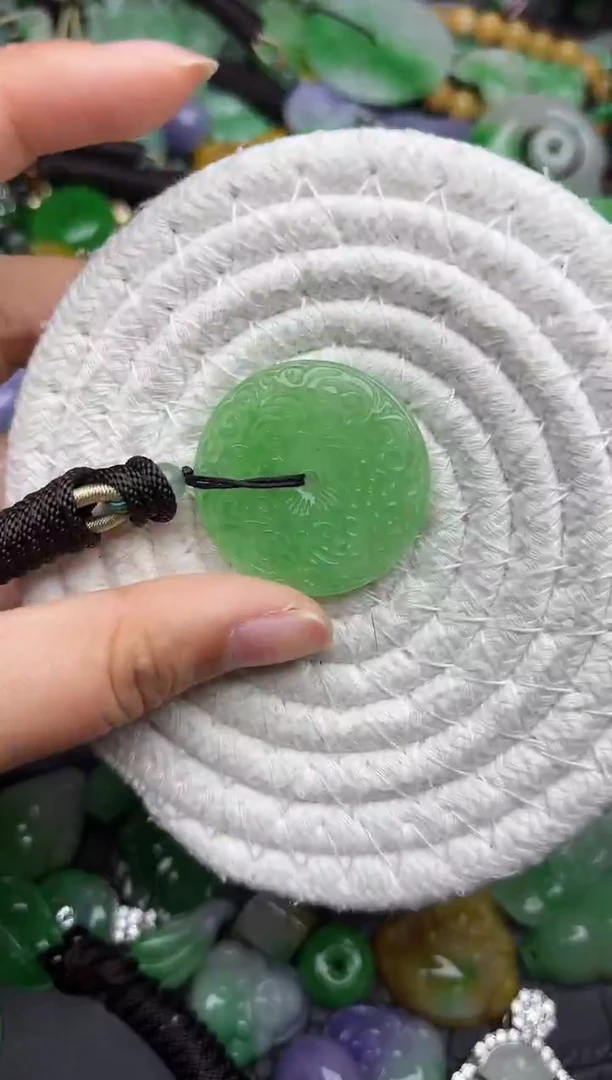 颈饰未镶嵌翡翠缅甸翡翠吊坠