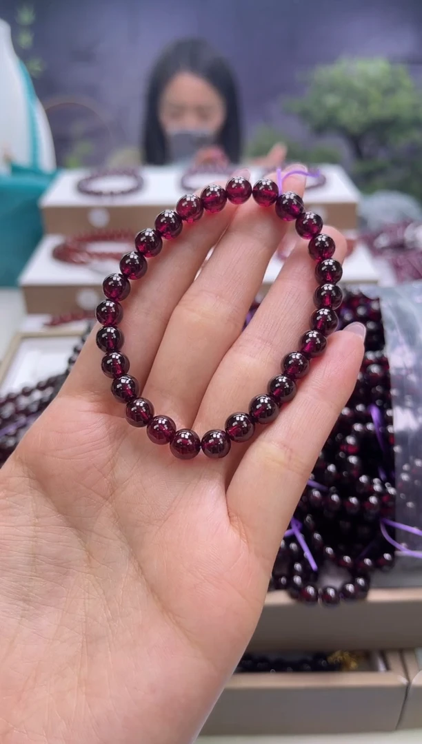 【闪购商品】石榴石手串未镶嵌紫牙乌石榴石6mm+，多样式发一