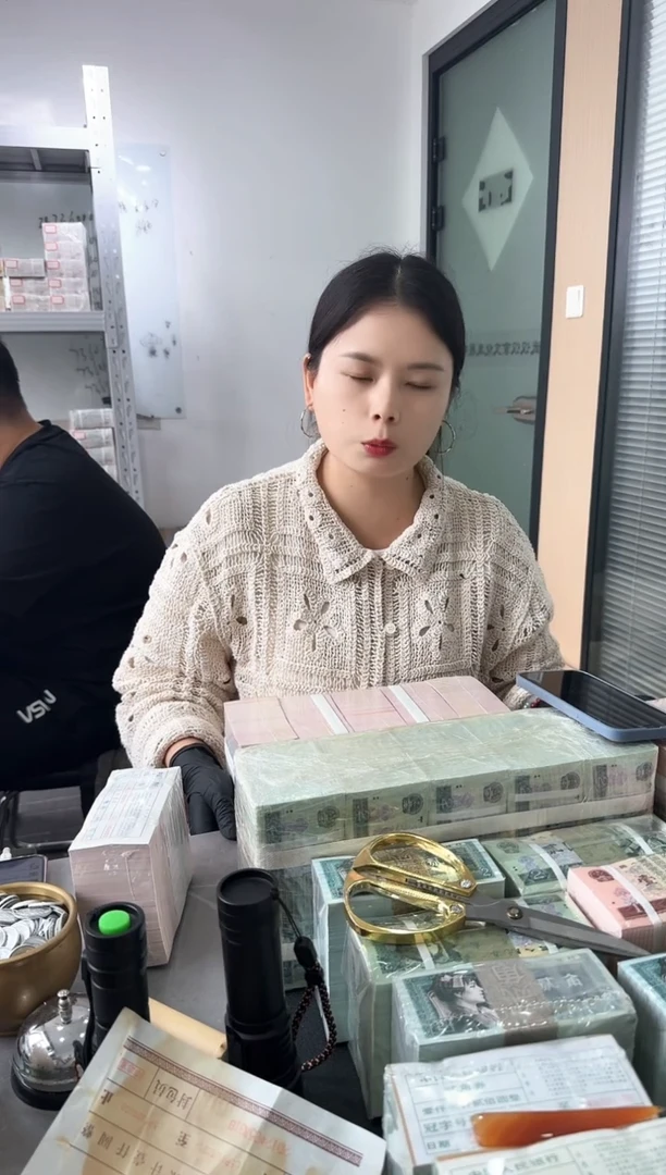 整包万连号 银行保真鉴定  05 朦胧 老虎8