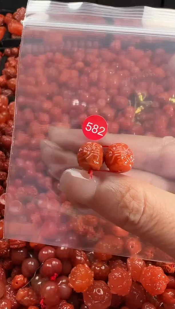 颈饰未镶嵌南红玛瑙1