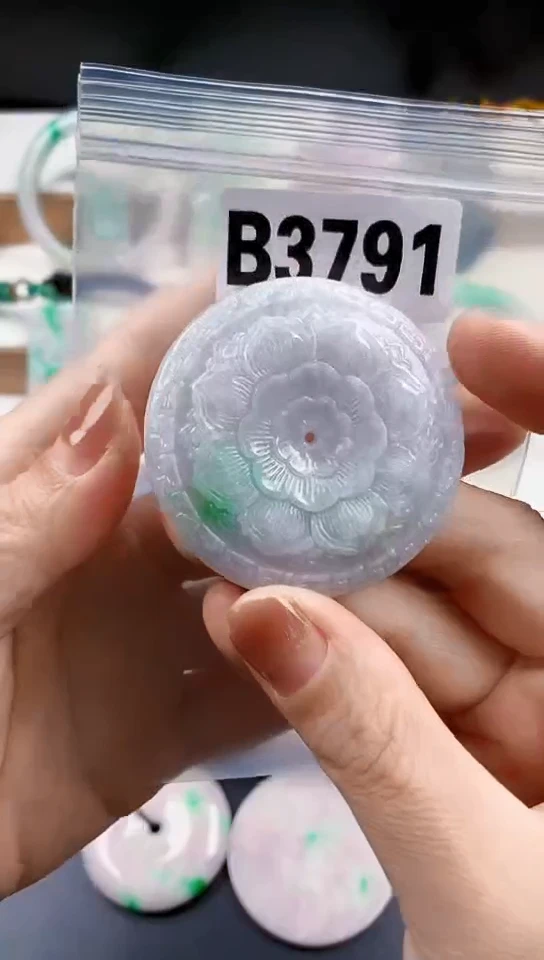颈饰未镶嵌翡翠天然翡翠吊坠挂件