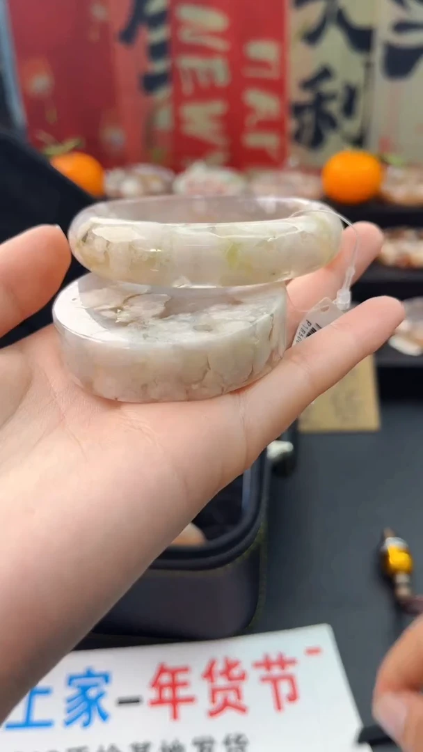 【闪购商品】石英质玉手镯未镶嵌赠送镯心（55圈口）