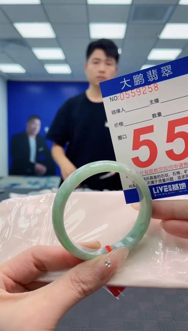 翡翠手镯未镶嵌AAAAAAAA