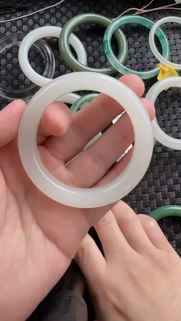 颈饰未镶嵌和田玉手镯圈口54.2