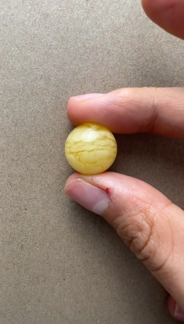 【闪购商品】蜜蜡裸石未镶嵌俄料微瑕16.3mm2.451克