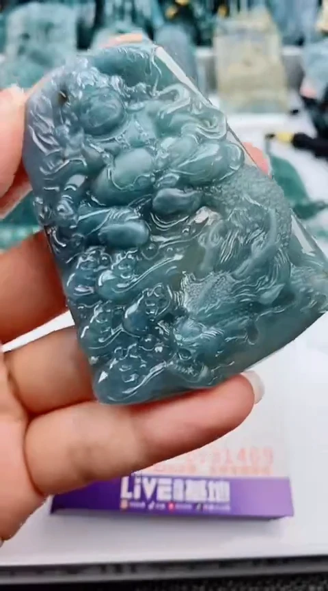 翡翠未镶嵌颈饰