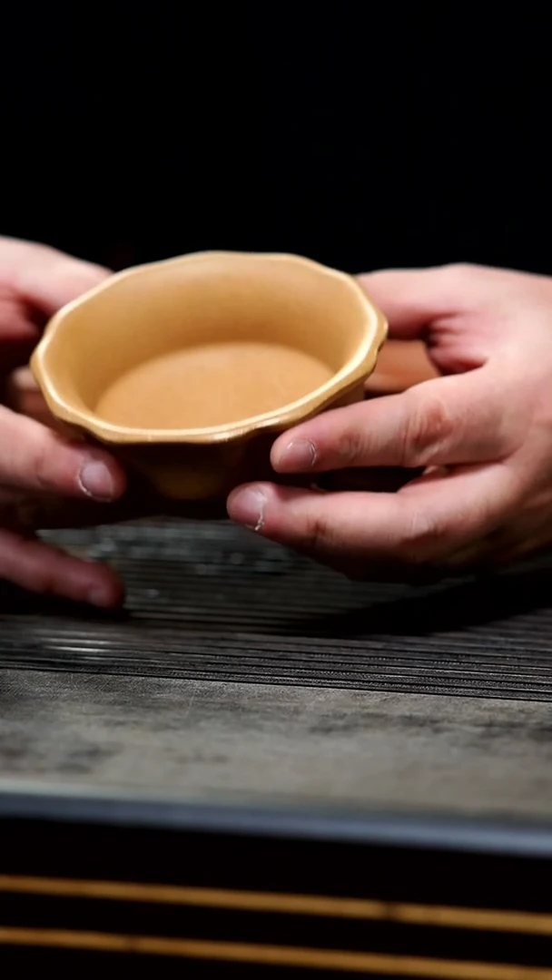 【闪购商品】紫砂茶壶21-黄金段刻绘莲花无尘杯100cc