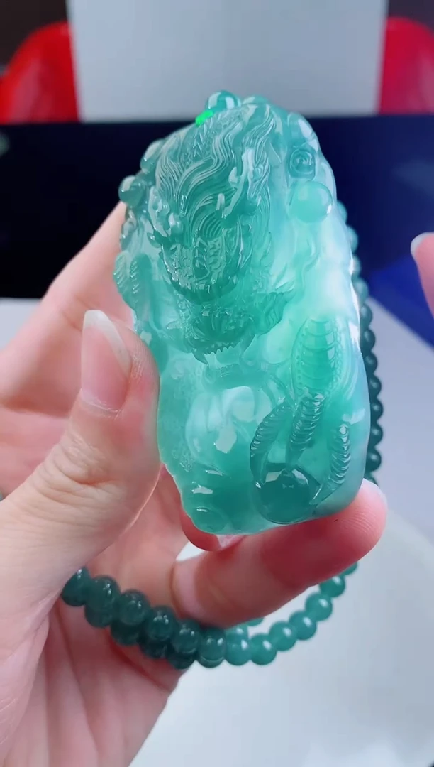 颈饰未镶嵌翡翠