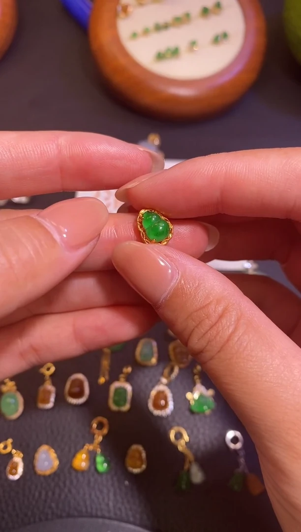 颈饰银S925镶嵌翡翠a货翡翠