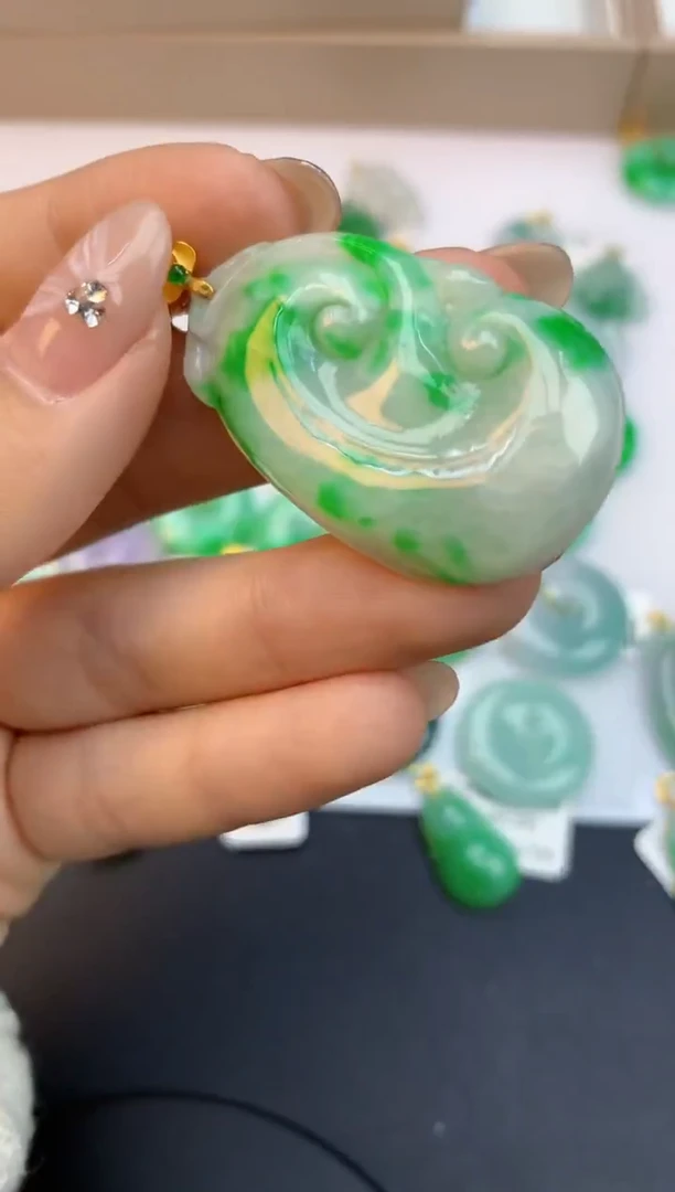 颈饰18K金镶嵌翡翠天然缅甸a货翡翠百元以上9元证书费自理