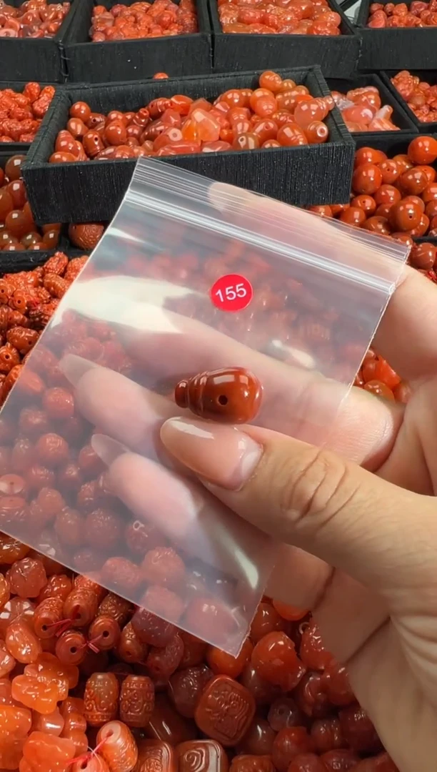 南红玛瑙未镶嵌颈饰1