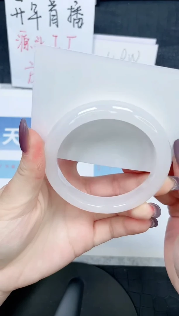 【闪购商品】石英质玉手镯未镶嵌113-57