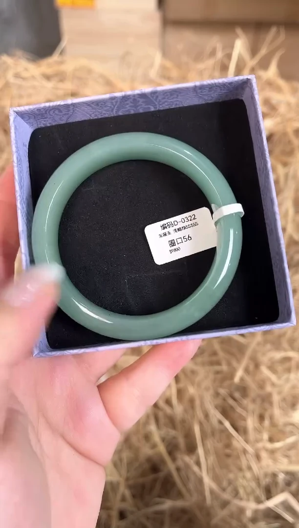 未镶嵌手镯石英质玉D-0322