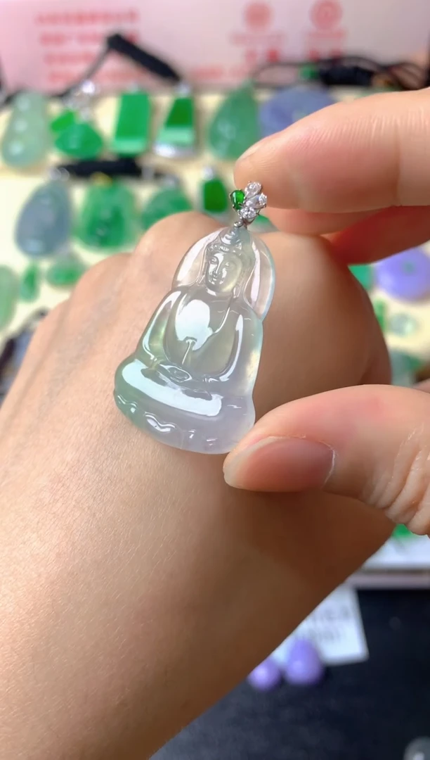 吊坠(不含链)18K金镶嵌翡翠布**姐吊坠