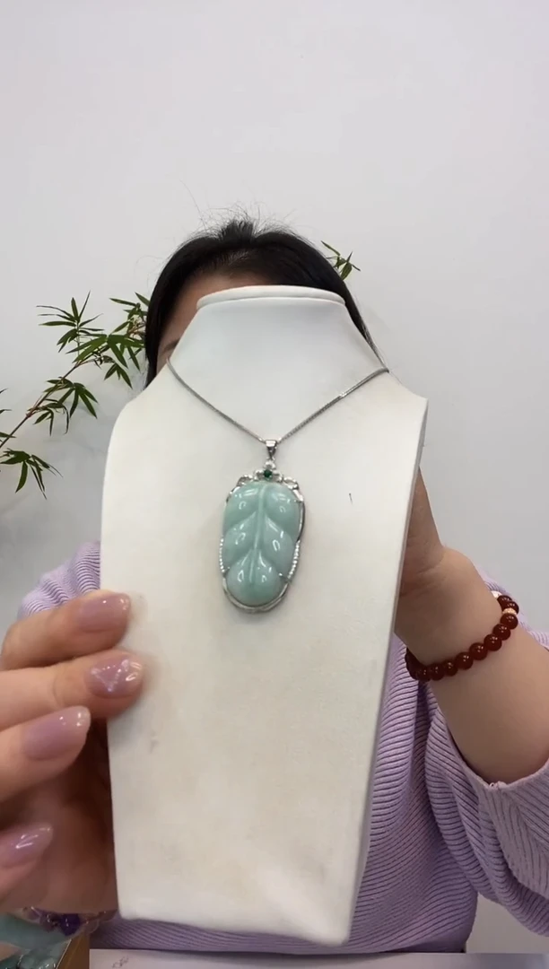 【闪购商品】翡翠吊坠(赠链)银S925镶嵌叶子