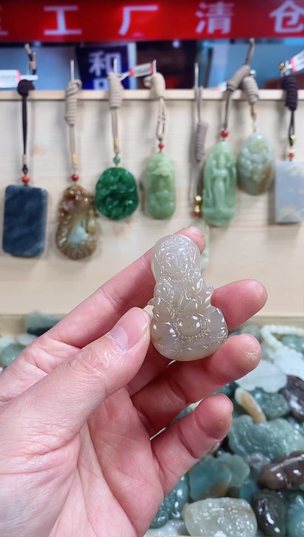 颈饰未镶嵌和田玉1