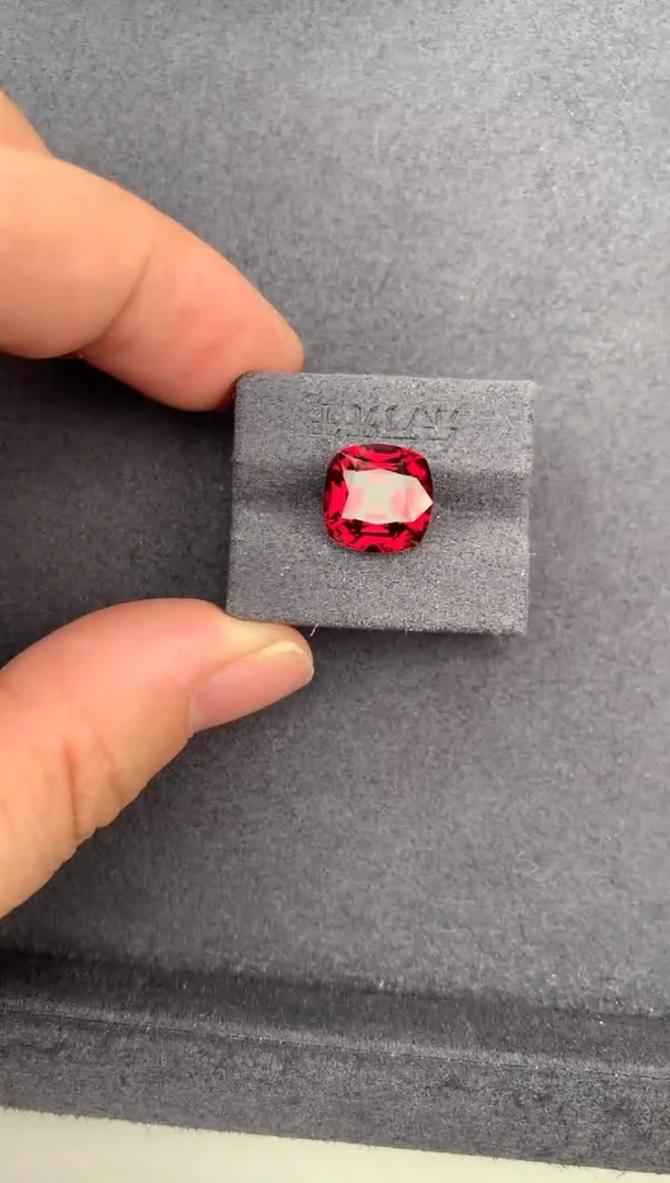 未镶嵌珠宝半成品石榴石6.1ct镁铝榴石 定制 GE