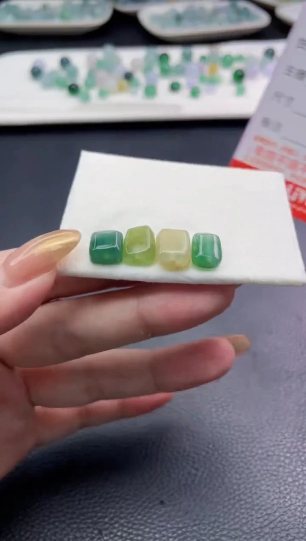 未镶嵌定制翡翠蜀**燕珠子