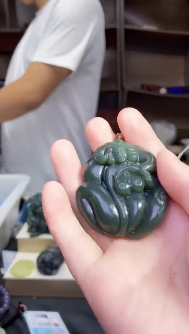和田玉未镶嵌颈饰1