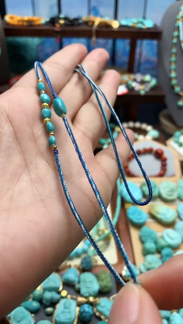 18K金镶嵌绿松石颈饰糖豆蜡线项链