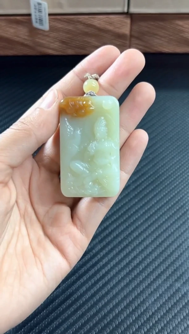 吊坠(赠链)未镶嵌和田玉若羌微色差