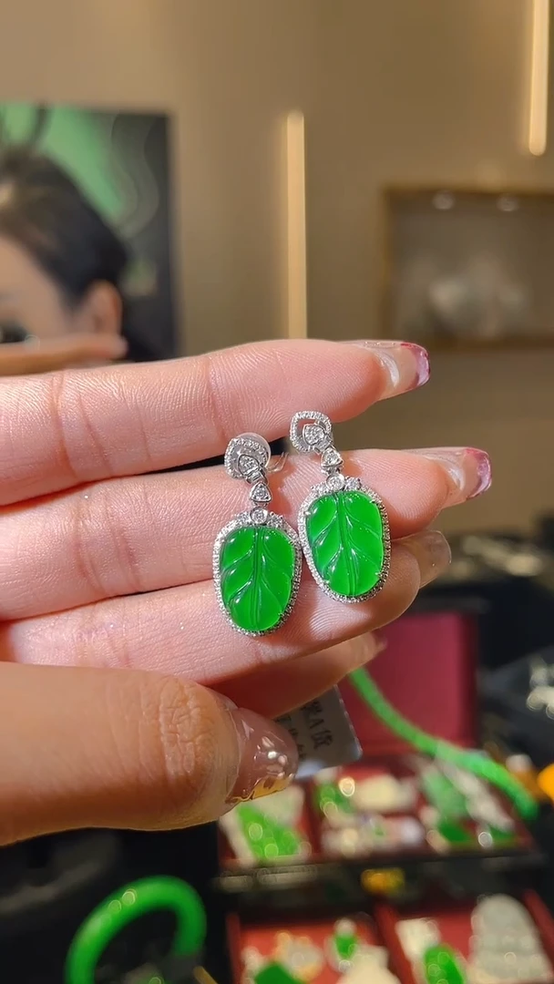 【闪购商品】翡翠耳饰18K金镶嵌天然翡翠A货