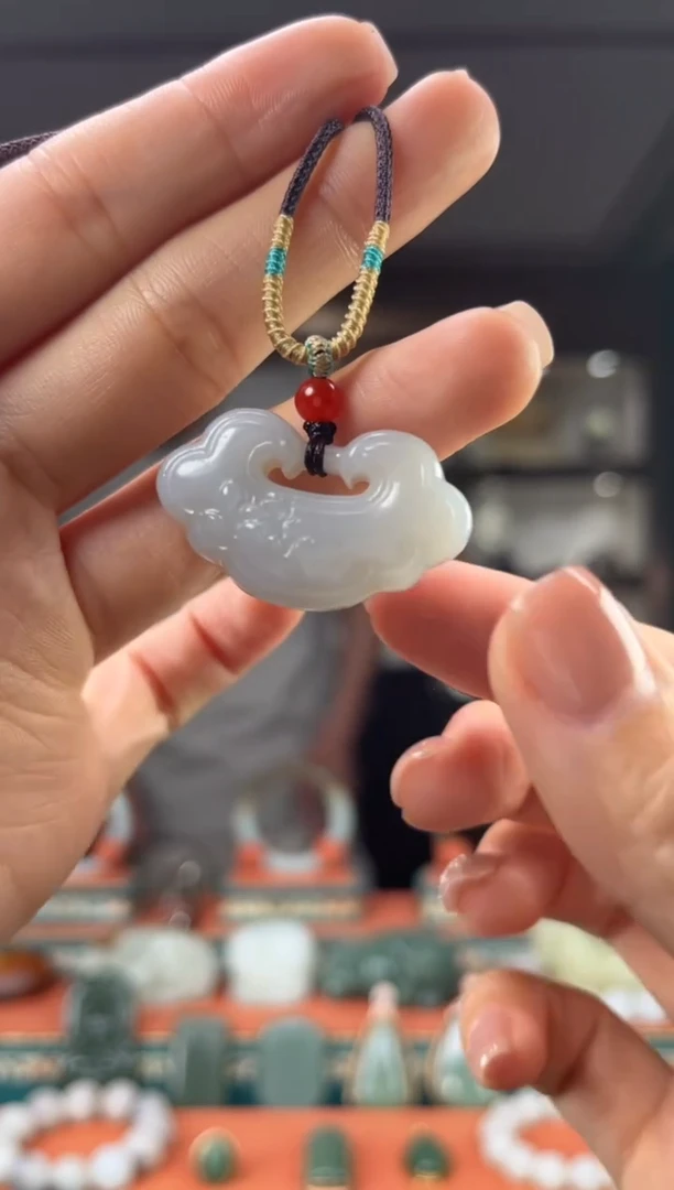 和田玉未镶嵌颈饰佩佩