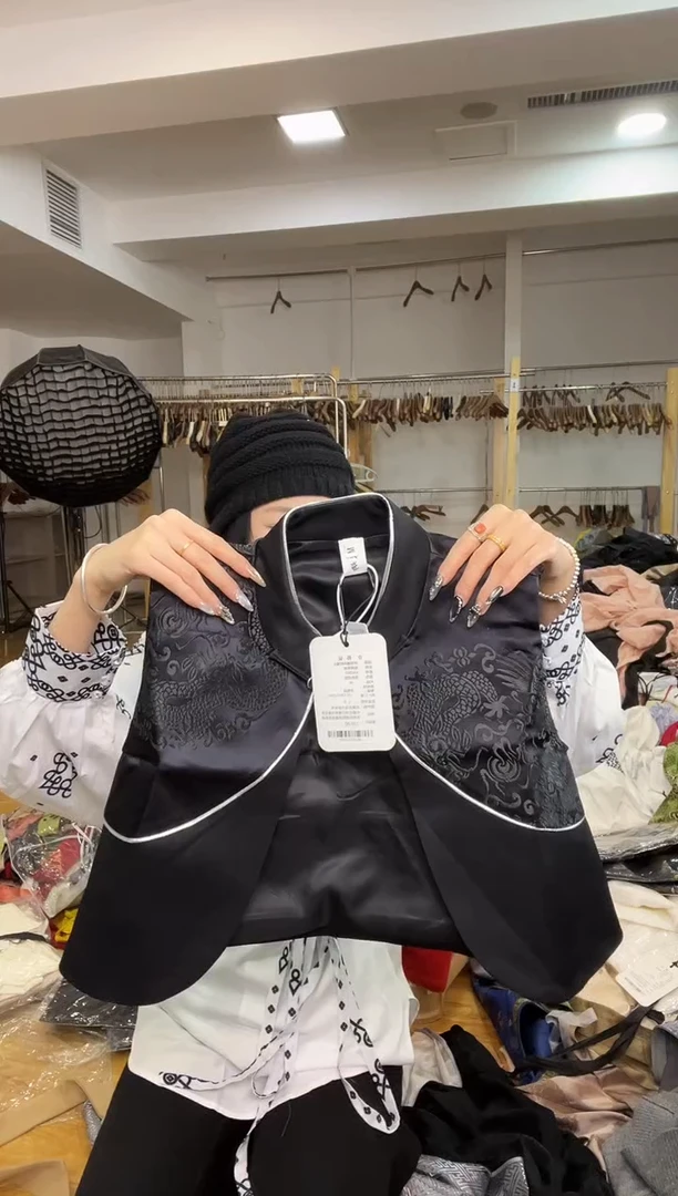 XL码      115-125斤  马甲