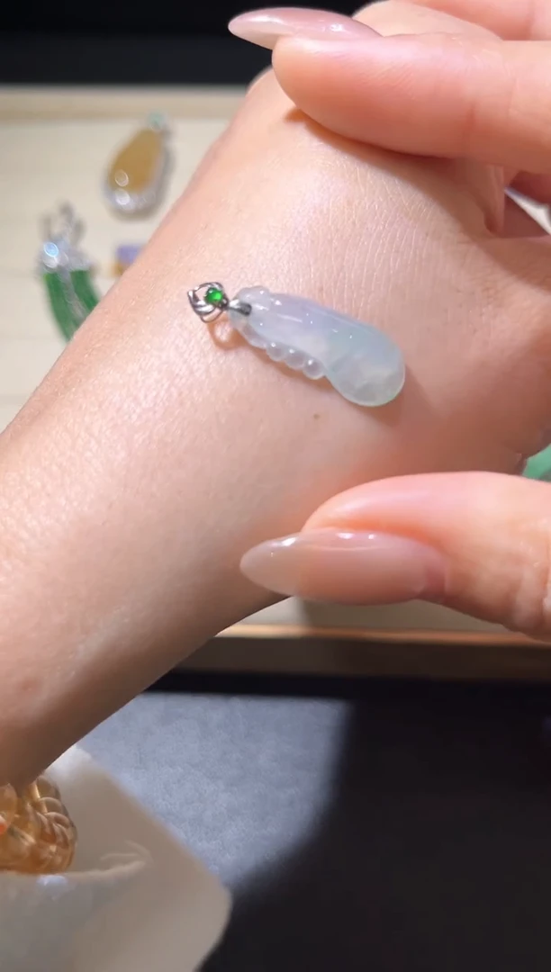 吊坠(不含链)18K金镶嵌翡翠