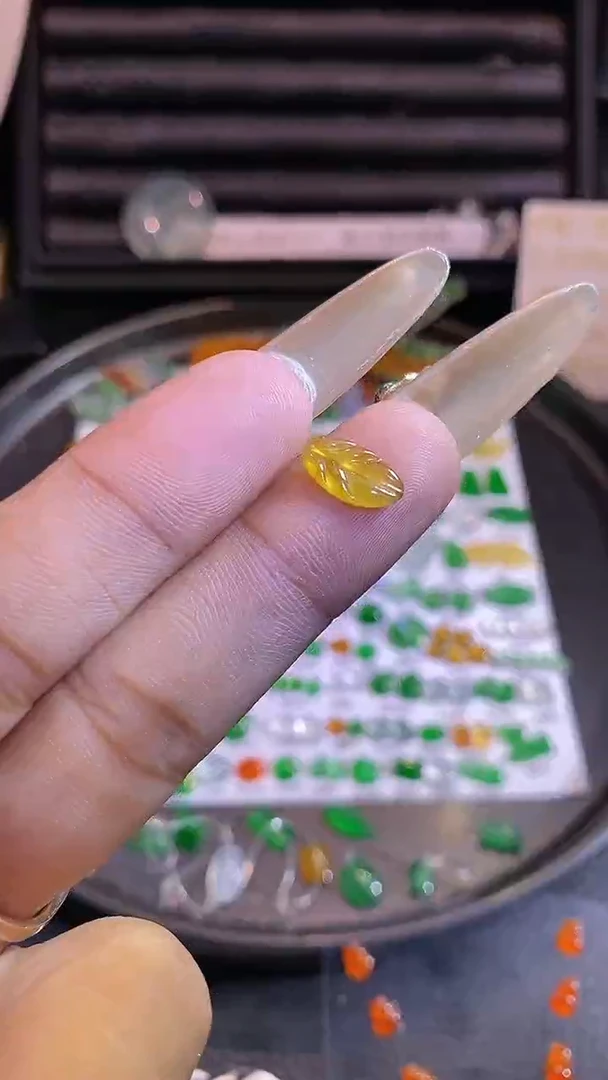 翡翠挂件未镶嵌叶子