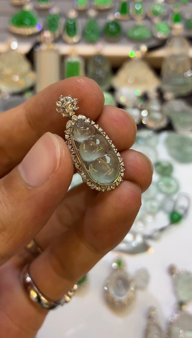 吊坠(不含链)18K金镶嵌翡翠豆子