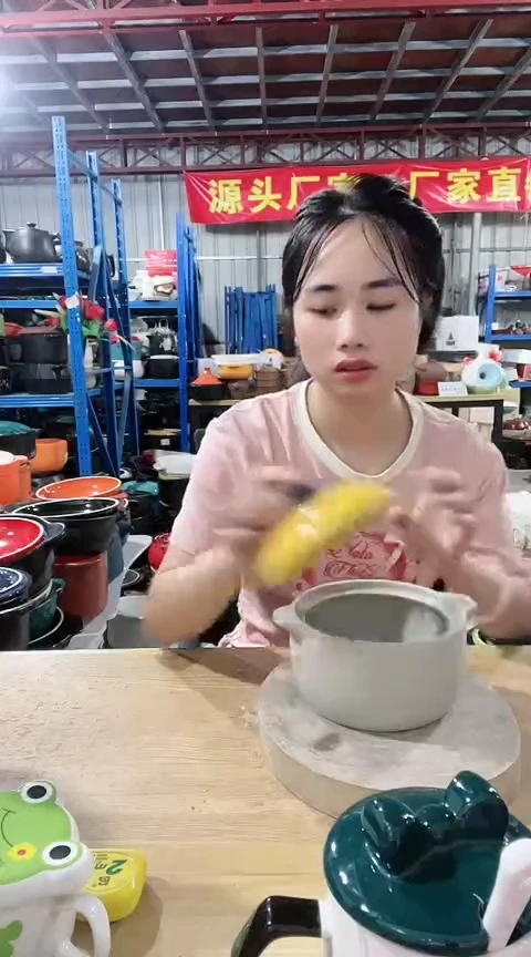 瑕疵1.0麦饭石锅带盖